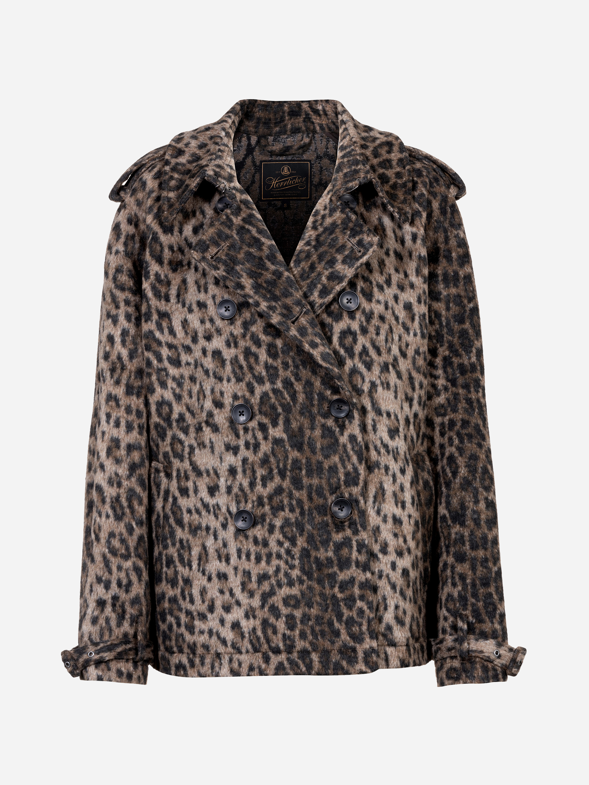 Zweireihiger Peacoat mit Leopardenmuster, schwarzen Knöpfen, gekerbtem Revers, Schulterklappen und Handgelenkschlaufen auf weißem Grund.