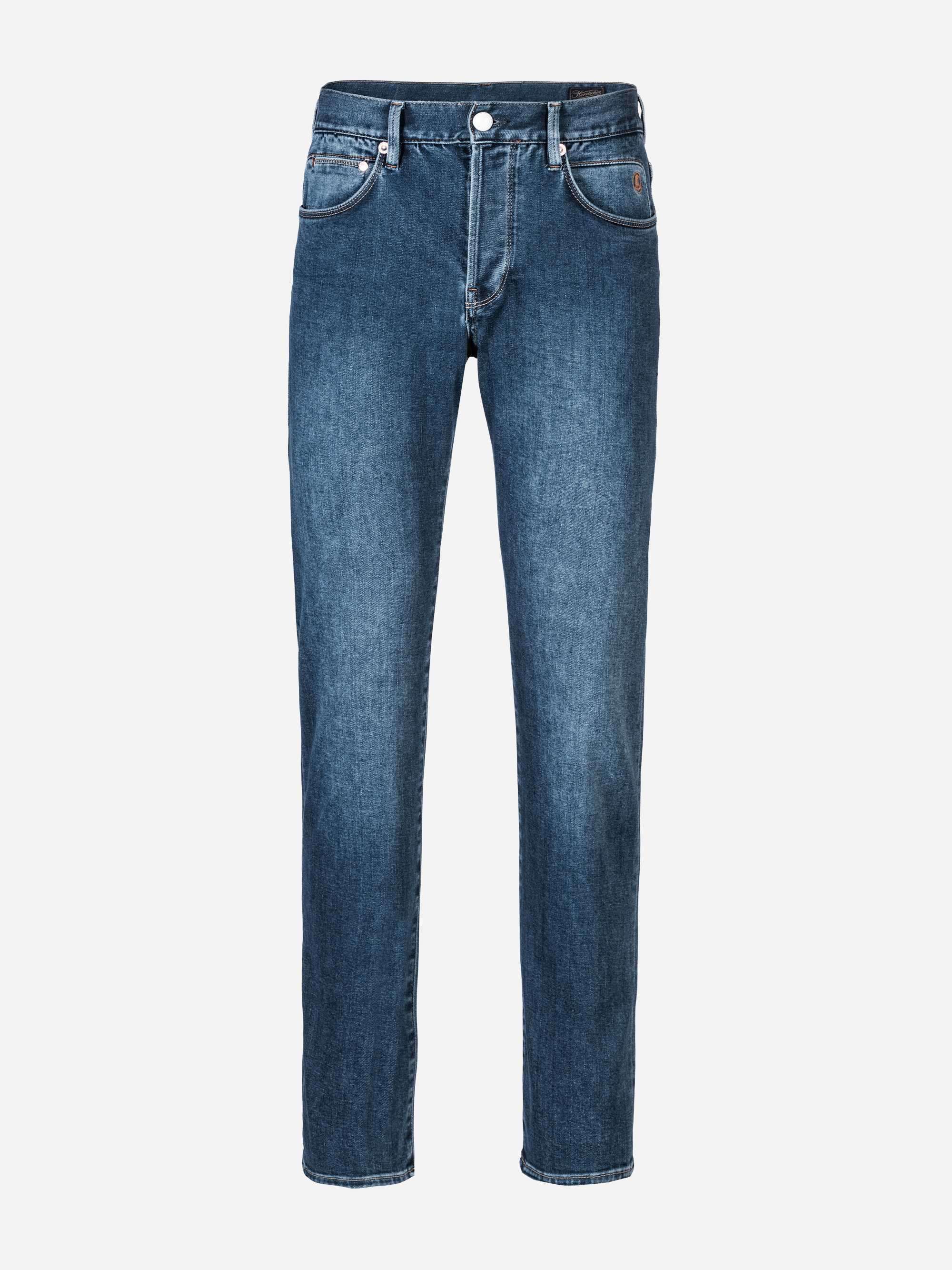Ein Paar klassisch blaue Denim-Jeans mit Knopf- und Reißverschluss am Hosenschlitz, Vorder- und Gesäßtaschen und einem geraden Beinschnitt, dargestellt auf einem schlichten weißen Hintergrund.
