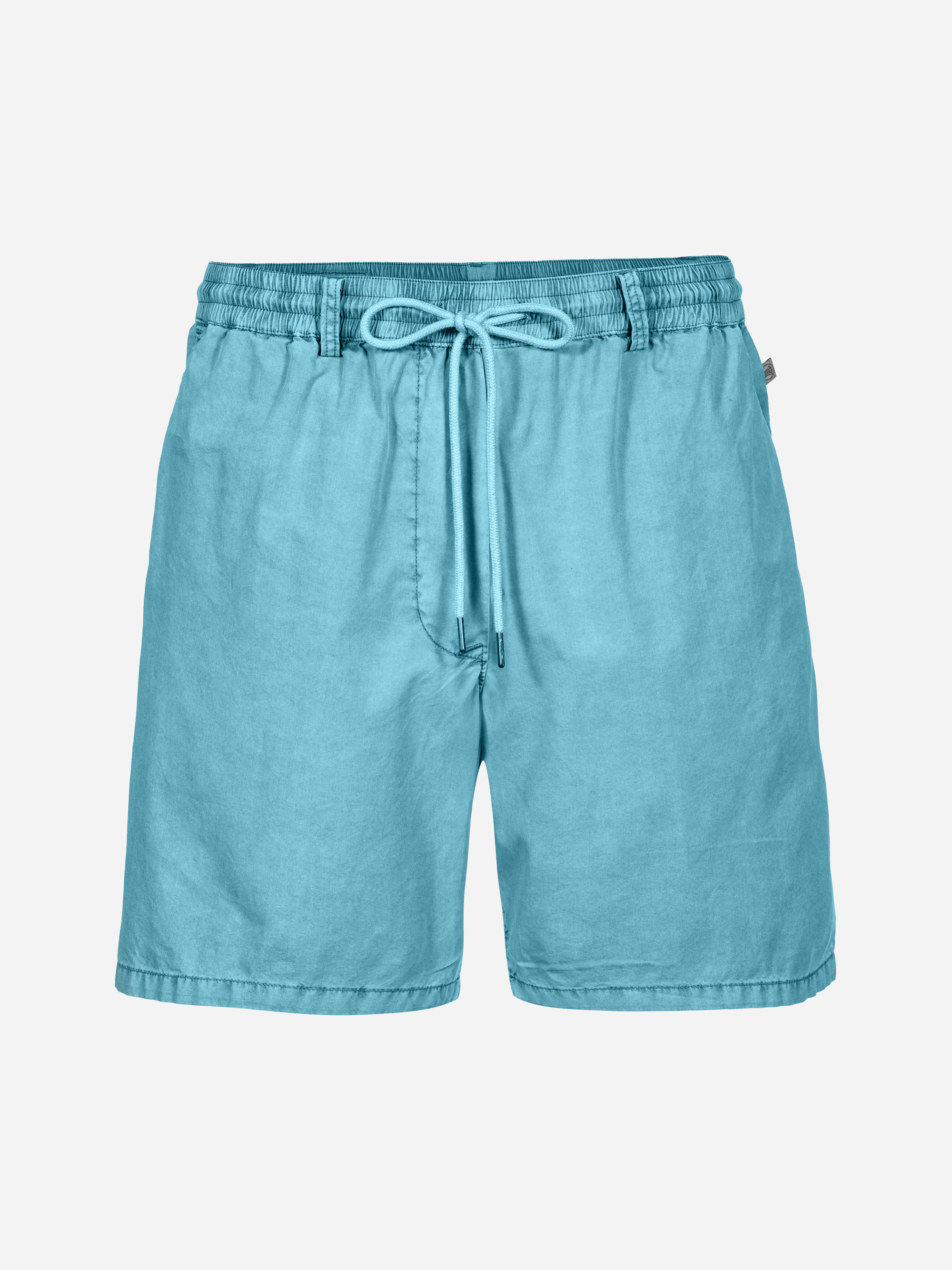 Hellblaue Shorts mit Kordelzug, elastischem Bund, Vordertaschen und lockerer Passform auf weißem Hintergrund.