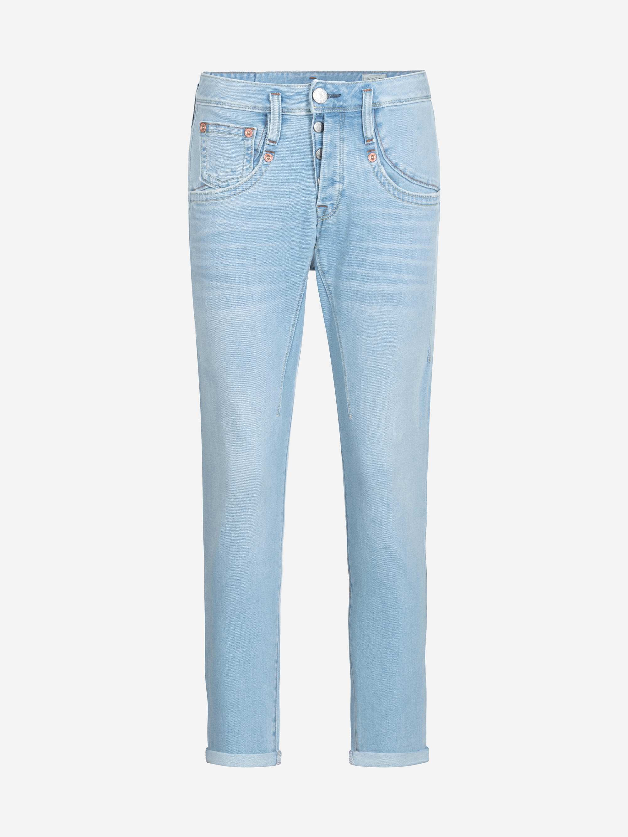 Hellblaue Denim-Jeans mit geradem Bein, aufgerollten Bündchen, Vordertaschen mit Nieten, Gürtelschlaufen und einem Knopf- und Reißverschluss.
