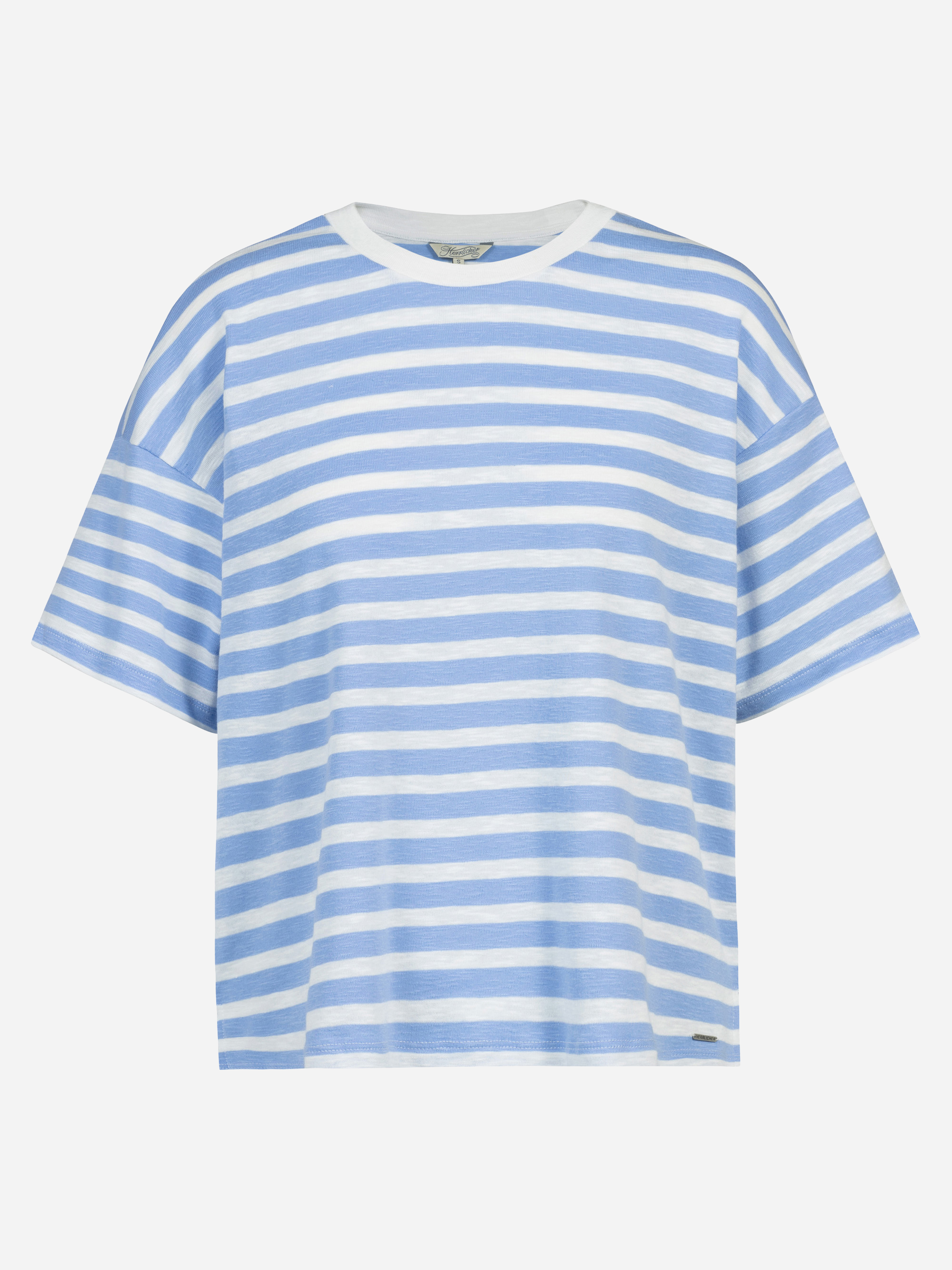 Ein locker sitzendes, kurzärmeliges T-Shirt mit horizontalen hellblauen und weißen Streifen und einem weißen Rundhalsausschnitt. Das Shirt wirkt lässig und bequem.
