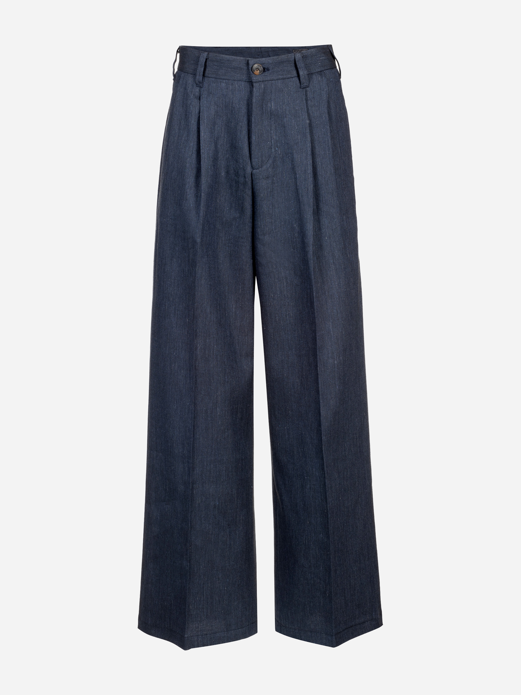 Denim-Hose mit hoher Taille und weitem Bein, mit Bundfalten, Gürtelschlaufen und Knopfverschluss, auf weißem Grund.