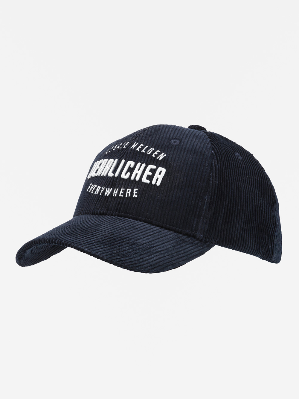 Ein schwarzes Cord-Baseballcap mit weißem gesticktem Text auf der Vorderseite, der SCHNÄLZER HELDEN SCHNÄLZERLICHER EVERYWHERE lautet. Die Kappe hat eine gebogene Krempe und eine strukturierte Krone.