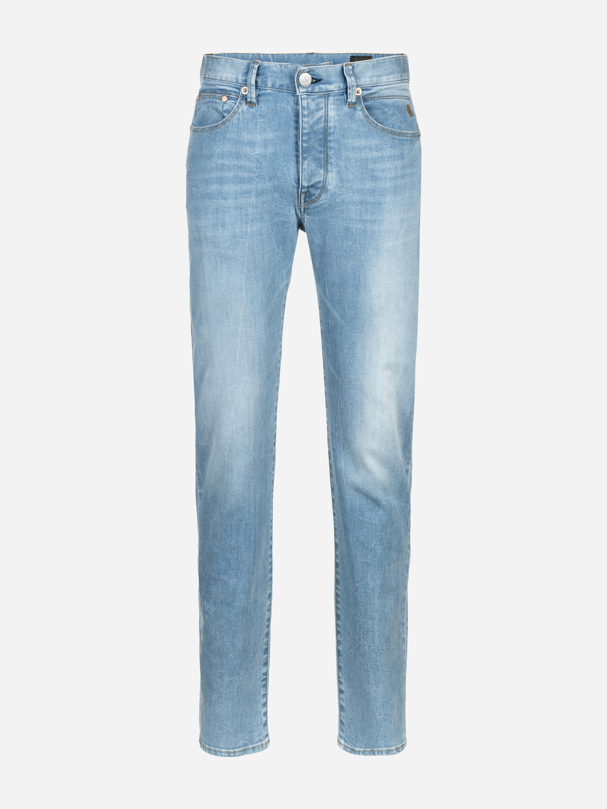 Hellblaue Denim-Jeans mit klassischem Five-Pocket-Design, Knopf- und Reißverschluss und einem leicht verblichenen Effekt an den Oberschenkeln. Die Jeans wird vor einem schlichten weißen Hintergrund präsentiert.