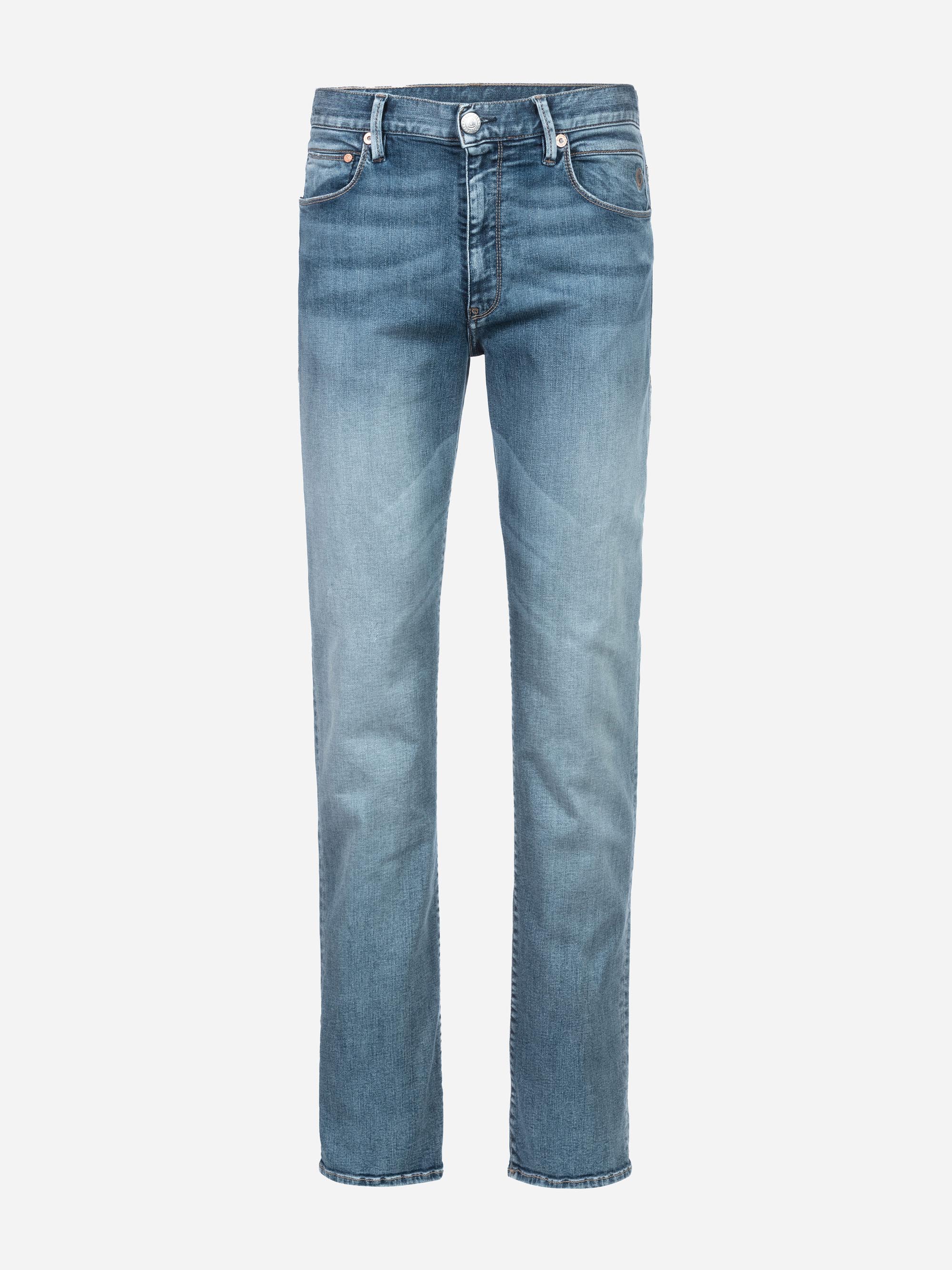 Ein Paar blaue Denim-Jeans mit Knopf- und Reißverschluss, Vorder- und Gesäßtaschen und einer leichten Verblassung an den Oberschenkeln, dargestellt auf einem schlichten weißen Hintergrund.