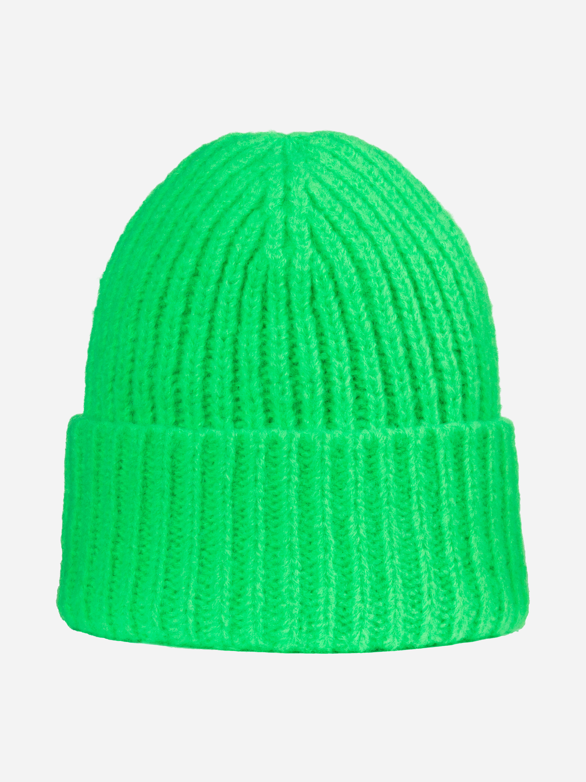 Hellgrüne Rippenstrickmütze mit umgeschlagenem Bündchen auf weißem Hintergrund.