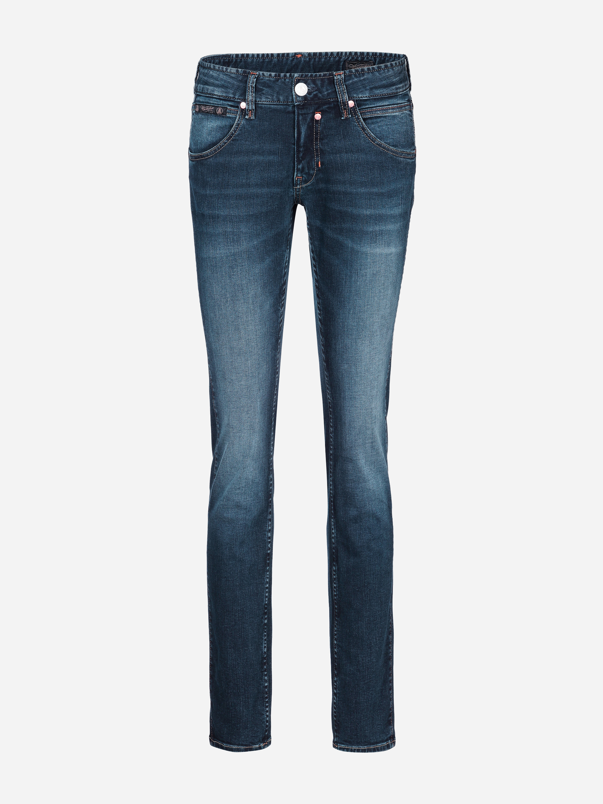 Ein Paar blaue Denim-Jeans mit Knopf- und Reißverschluss am Hosenschlitz, Vorder- und Gesäßtaschen und einem leicht verblichenen, schmalen Schnitt, dargestellt auf weißem Hintergrund.