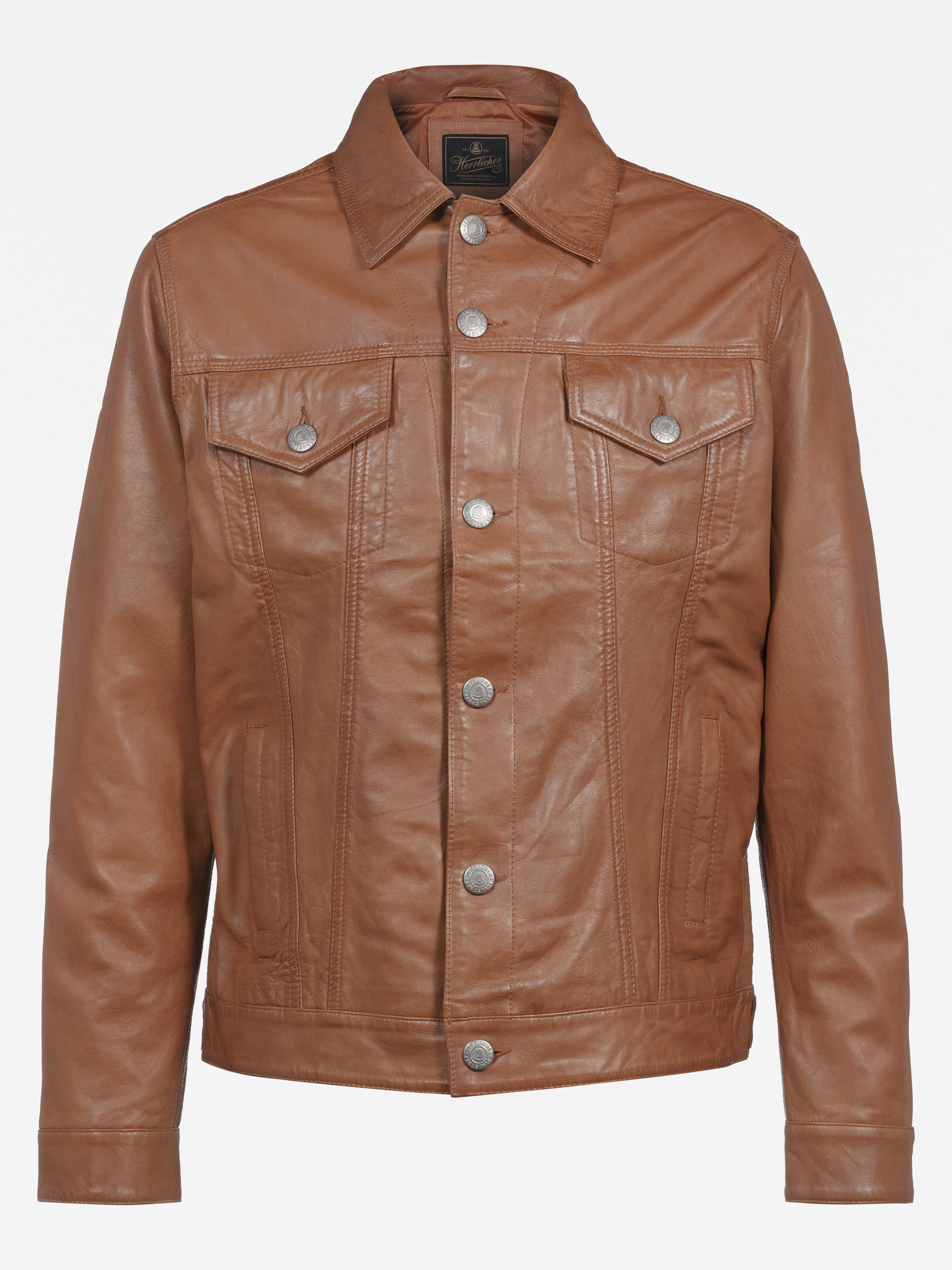 Eine braune Lederjacke mit geknöpfter Vorderseite, zwei Brusttaschen mit Klappen und Knöpfen sowie einem spitzen Kragen, dargestellt auf einem schlichten weißen Hintergrund.