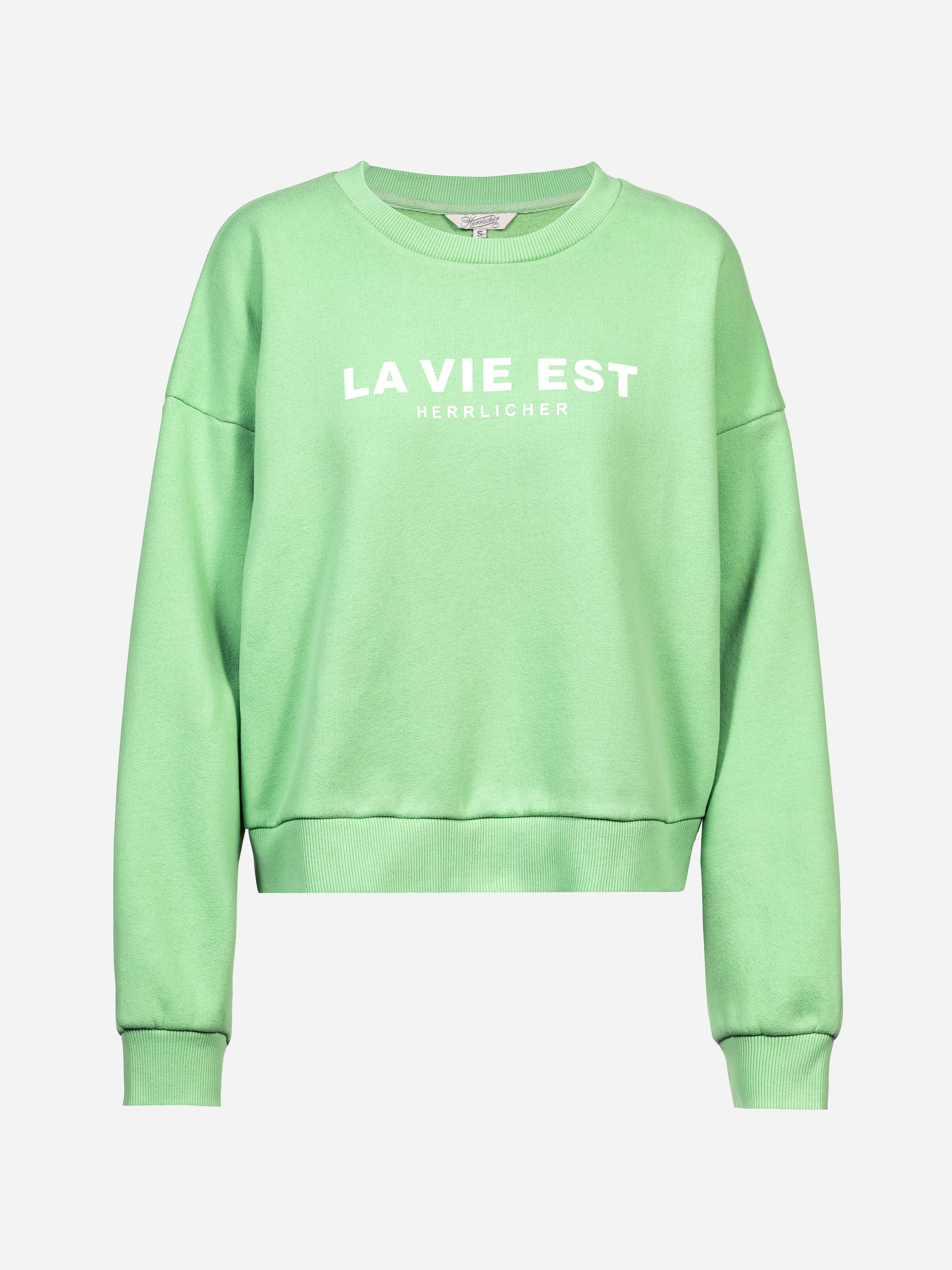 Hellgrünes Sweatshirt mit Rundhalsausschnitt, langen Ärmeln und Rippbündchen. Auf der Vorderseite ist der weiße Text LA VIE EST und HERRLICHER aufgedruckt.