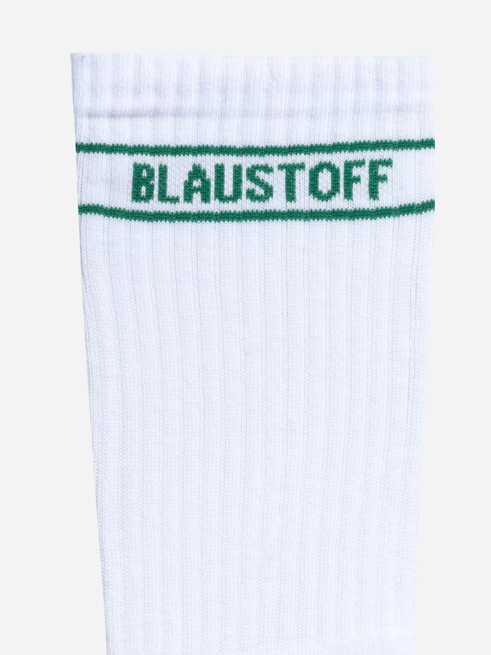 Eine weiße gerippte Socke mit grünen Streifen am oberen Ende und dem Wort BLAUSTOFF in grünen Großbuchstaben.