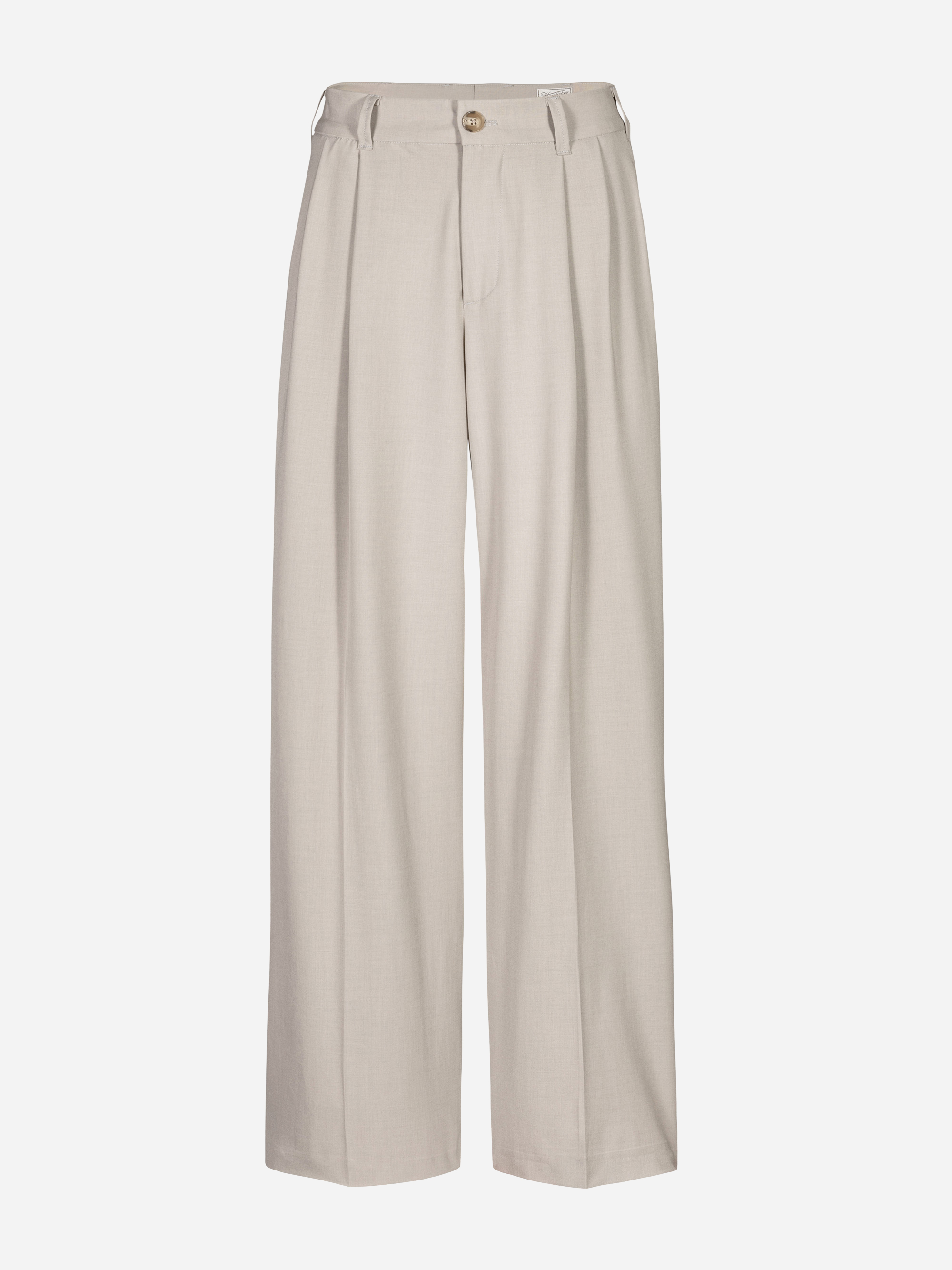 Hellbeige Hose mit weitem Bein, Bundfalten vorne, Gürtelschlaufen, Knopfverschluss und Seitentaschen auf weißem Grund.