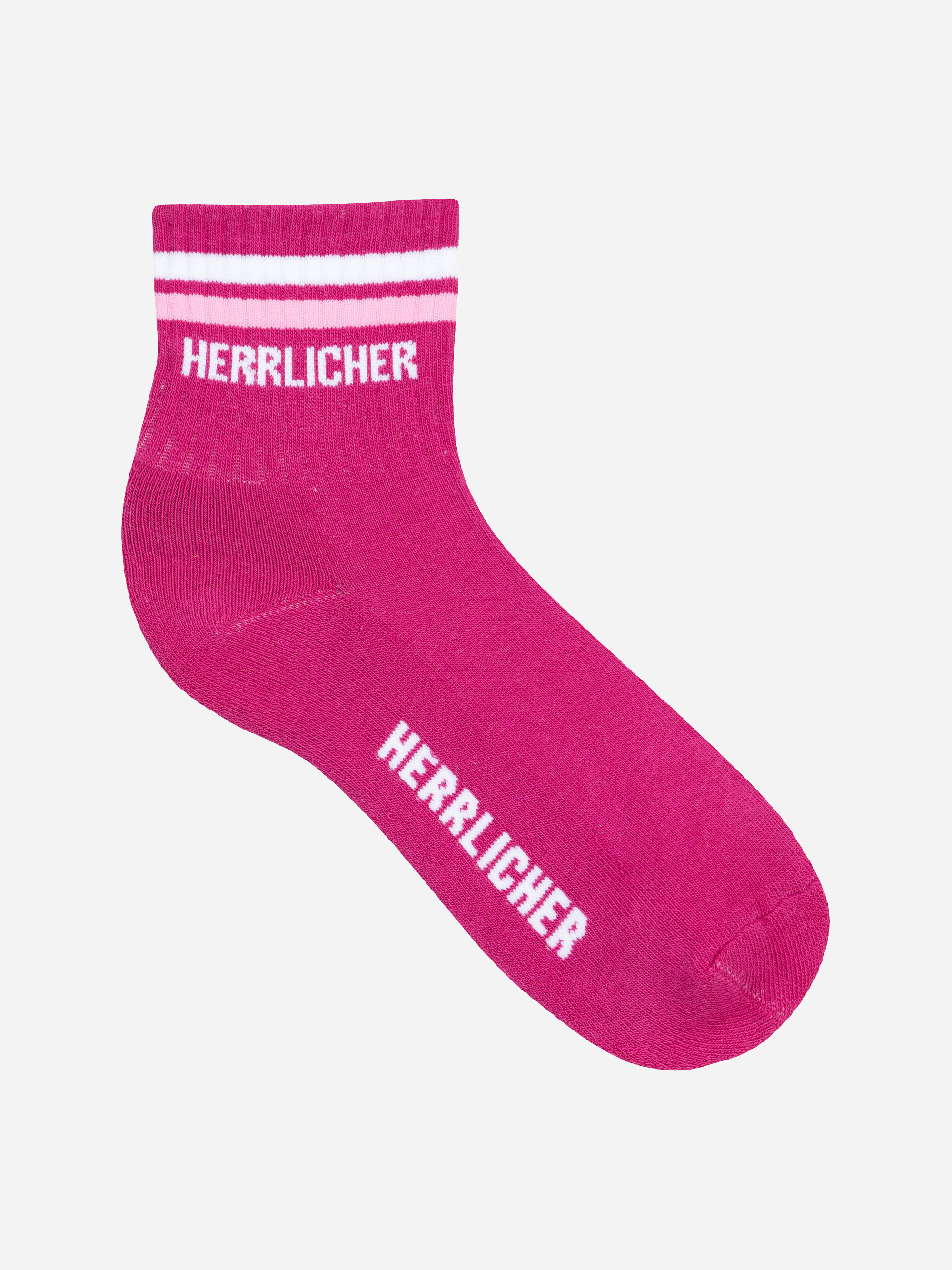 Ein einzelner rosafarbener Socken mit zwei weißen Streifen am Bündchen und dem Schriftzug HERRLICHER in Weiß an der Seite und auf dem Bündchen. Die Socke ist auf einem schlichten weißen Hintergrund abgebildet.