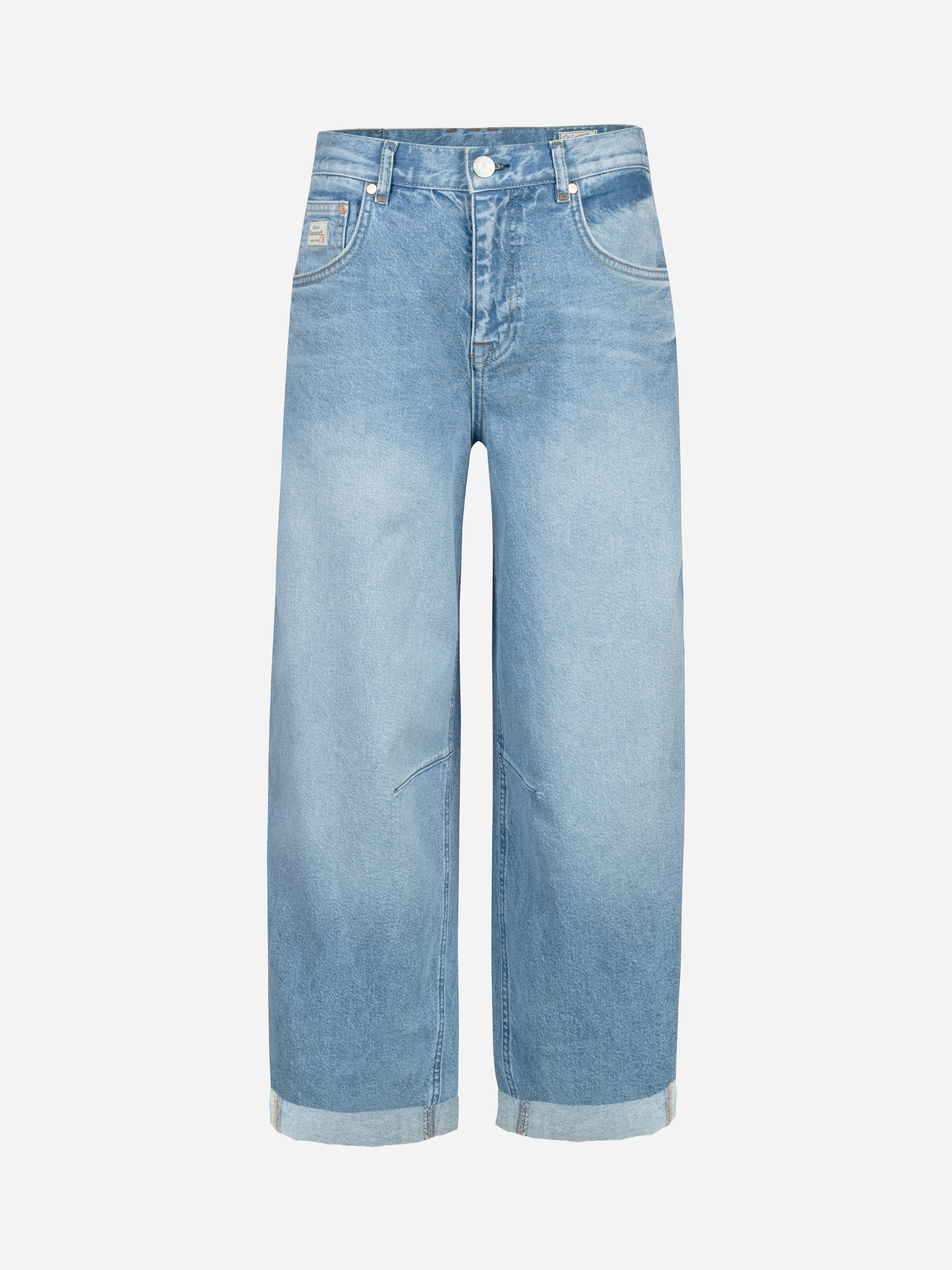 Hellblaue Denim-Jeans mit hoher Taille, weitem Bein und aufgerollten Bündchen. Die Jeans hat Vorder- und Gesäßtaschen, weiße Nähte und einen Knopf- und Reißverschluss.