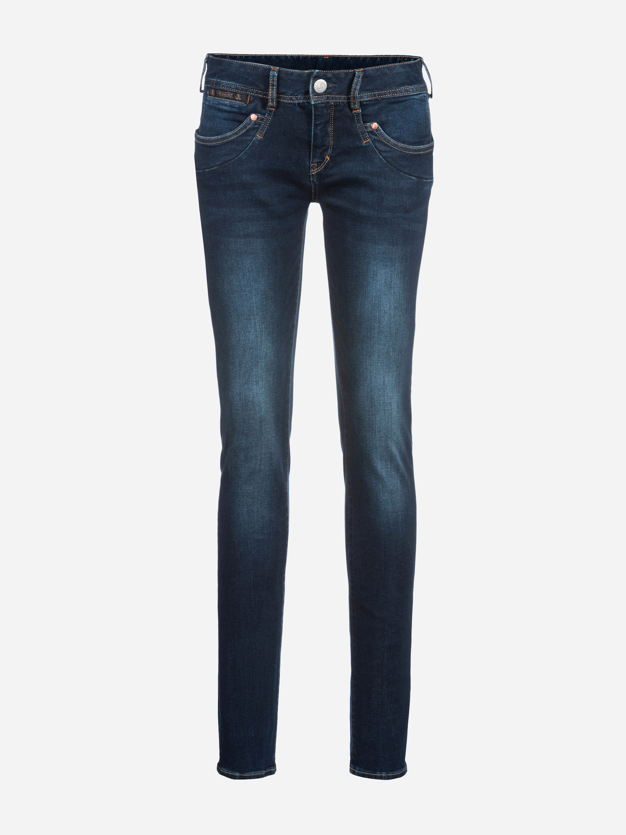 Ein Paar dunkelblaue Skinny-Jeans mit leicht verblasster Waschung, Vordertaschen, Gürtelschlaufen und einem Knopfverschluss auf weißem Hintergrund.