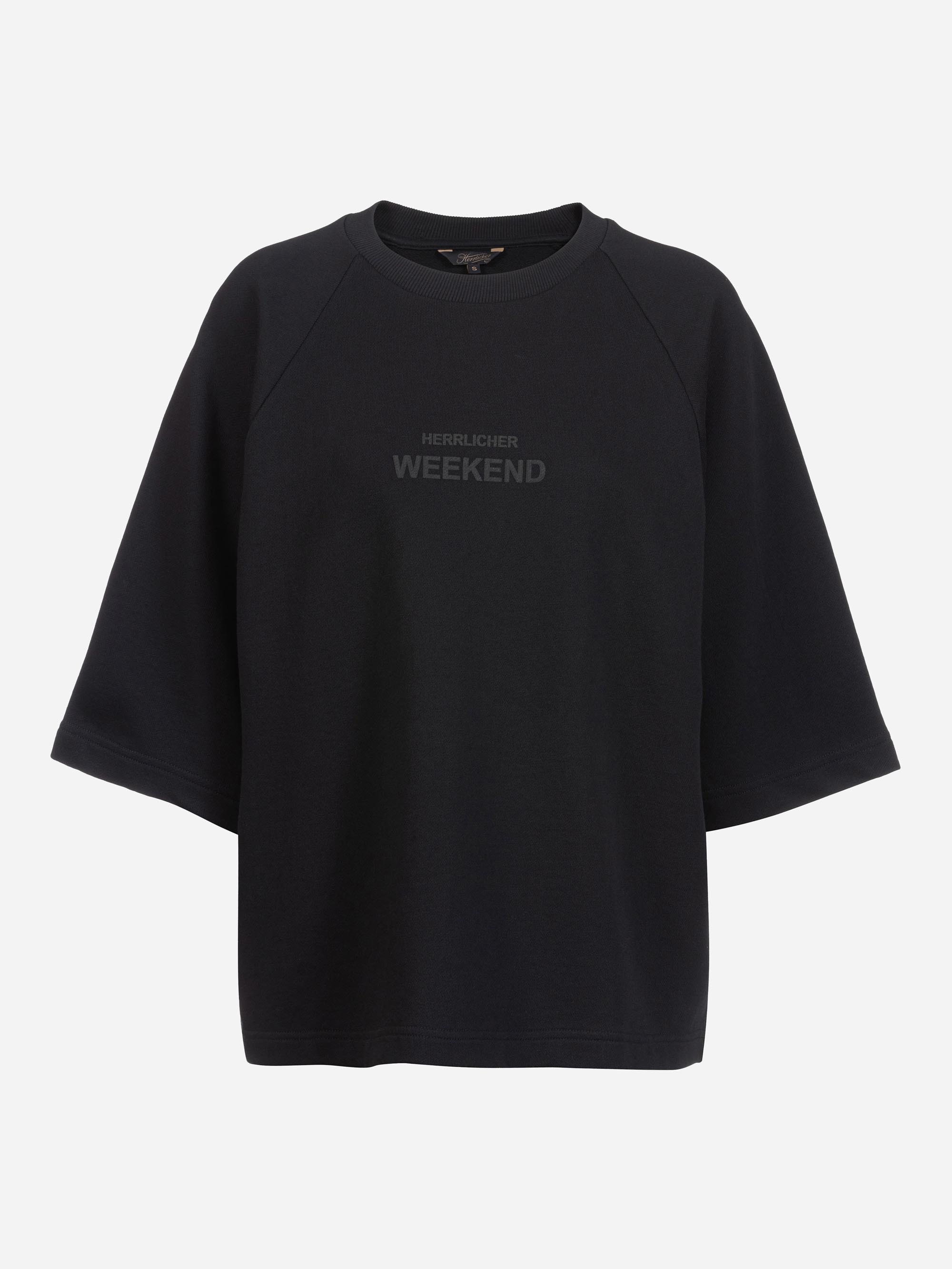 Ein locker sitzendes, kurzärmeliges schwarzes T-Shirt mit dem Aufdruck HERALCHER WEEKEND in dezenten, passenden dunklen Buchstaben auf der Vorderseite. Der Hintergrund ist einfarbig weiß.