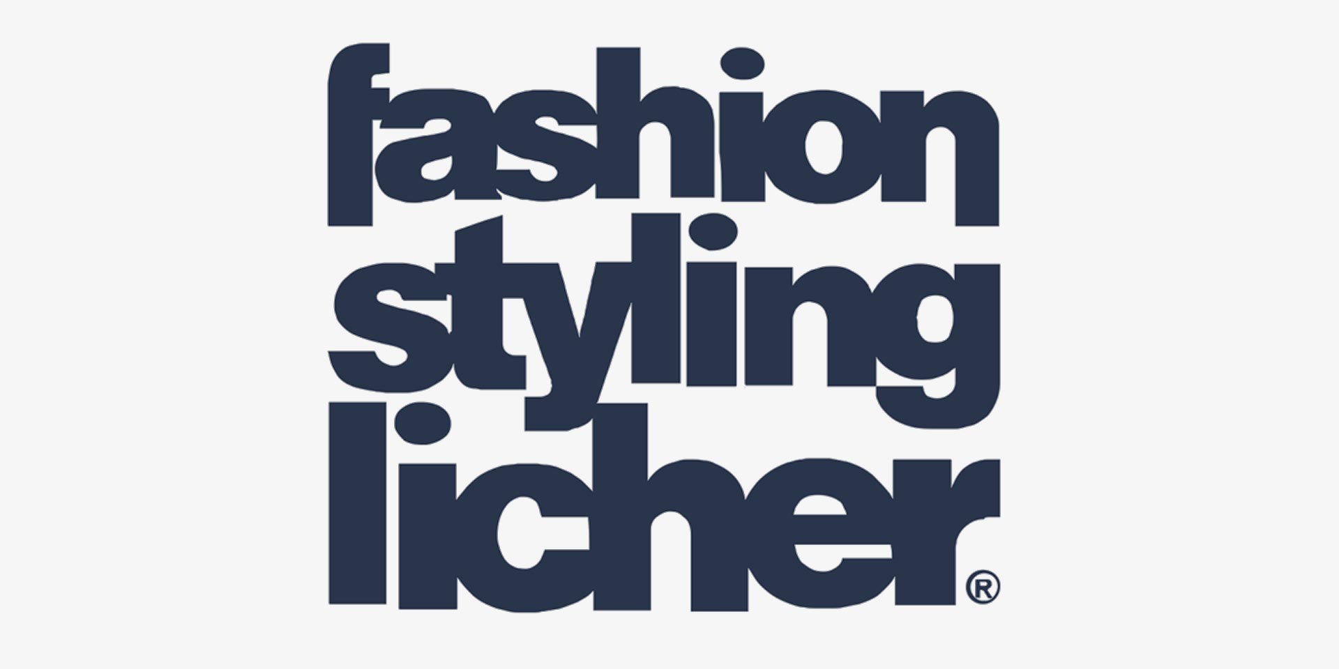 Dunkelblauer fetter Text auf weißem Hintergrund lautet Fashion Styling Licher in Kleinbuchstaben, wobei die Wörter übereinander angeordnet sind. Das eingetragene Markensymbol erscheint nach licher.