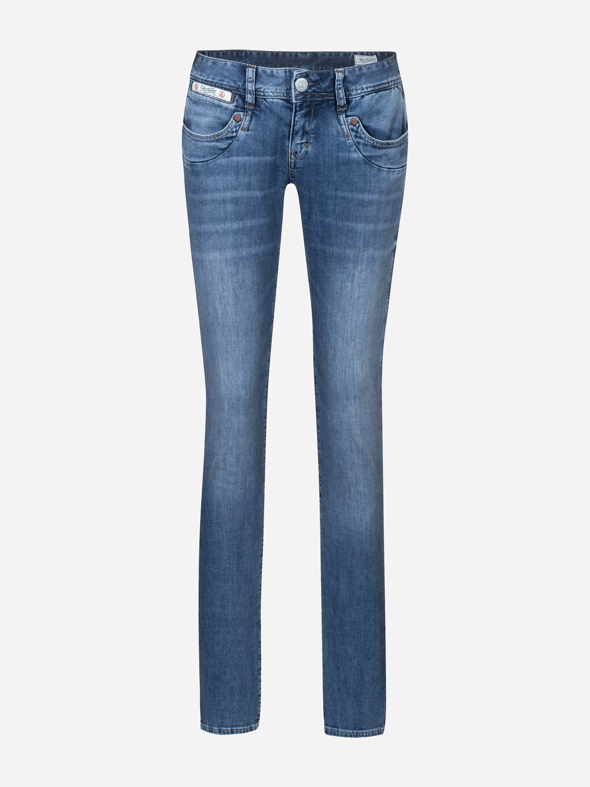 Ein Paar blaue Jeans mit geradem Bein, verblasster Waschung, Reißverschluss und Knopfverschluss vorne und fünf Taschen, dargestellt vor einem schlichten weißen Hintergrund.